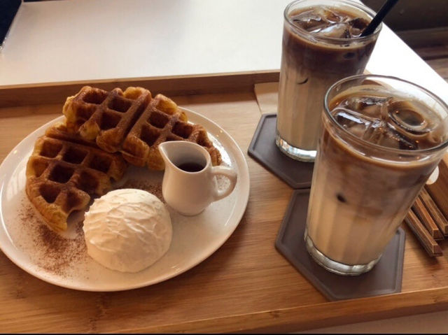 범어동 감성카페 인커먼☕ 크로플 한입에 국내여행 온 기분