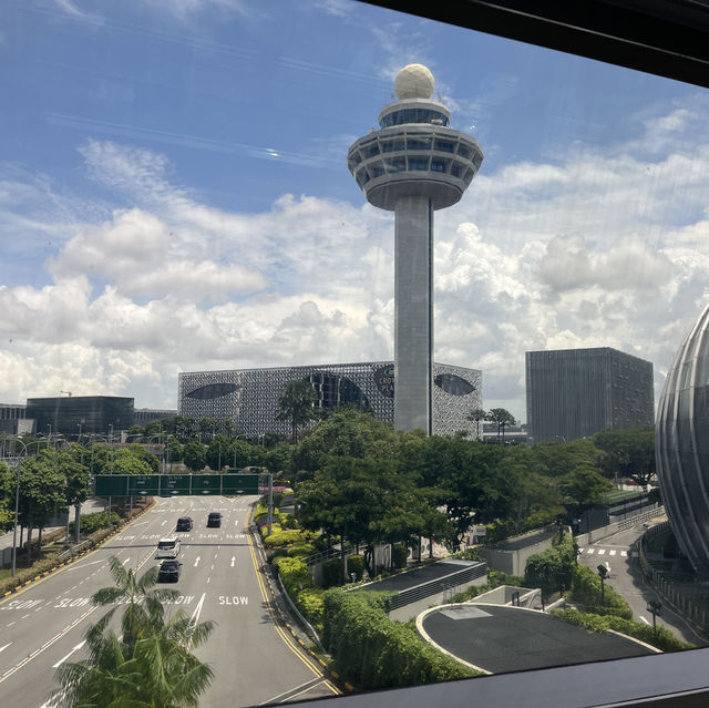         SINGAPORE CHANGI AIRPORT  