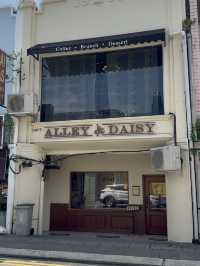 Three-Storey Vintage Charm Just Minutes from the Checkpoint