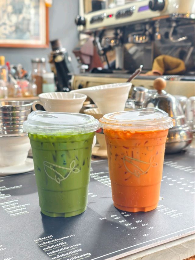 ร้านคาเฟ่ผสมความวินเทจ ณ นายปลาวาฬ (W52) คาเฟ่