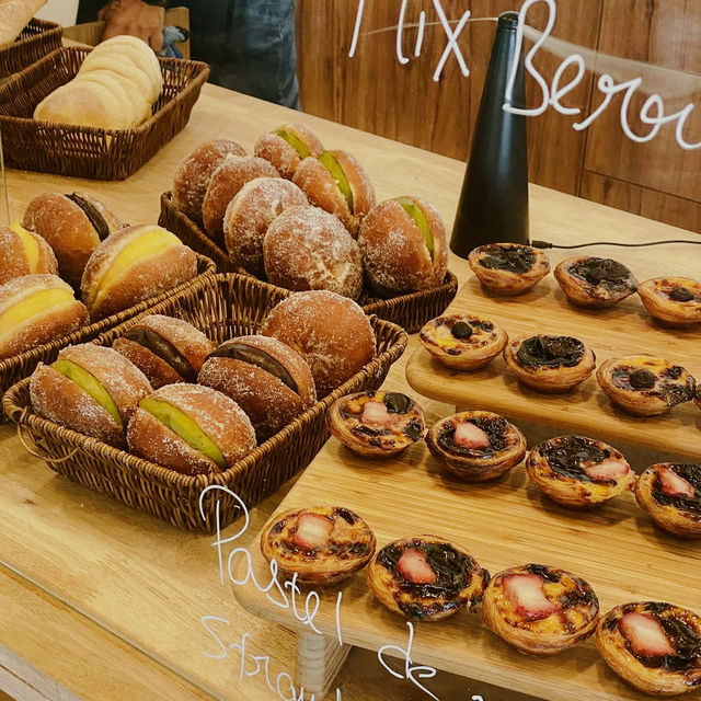 Crust and Craft in Golden Harmony