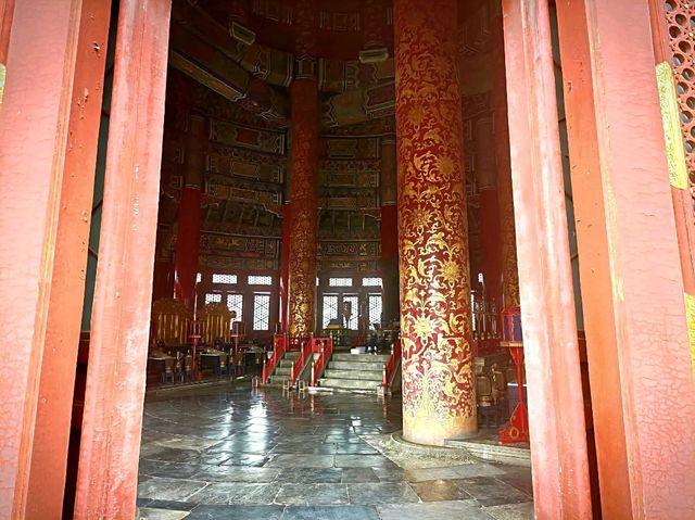 Where Prayers Touch the Sky : The Hall of Prayer for Good Harvest