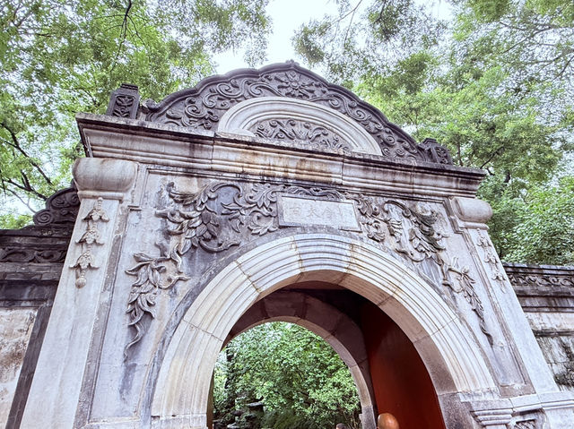 📍【北京 · 恭王府】 一日穿越王府時光，走進權傾一時的和珅宅邸。
