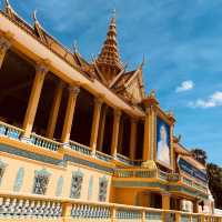 👑 "Crown Jewel of Cambodia: The Royal Palace of Phnom Penh