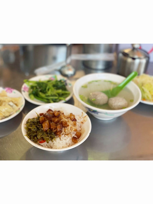 【台北ローカル飯の真骨頂】香滿園魯肉飯で白米が秒速で消えた話