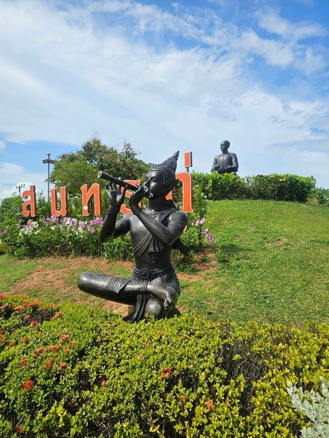 Sunthorn Phu Monument, Rayong – Honoring Thailand’s Beloved Poet