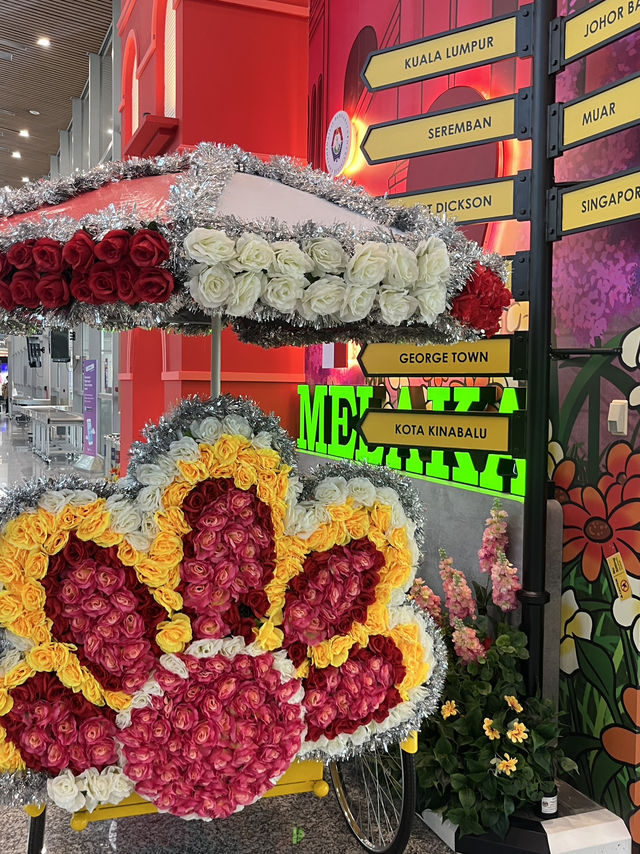 📸 Why is Melaka Red in the airport?! Heritage Vibes at KLIA1 – Melaka Corner!