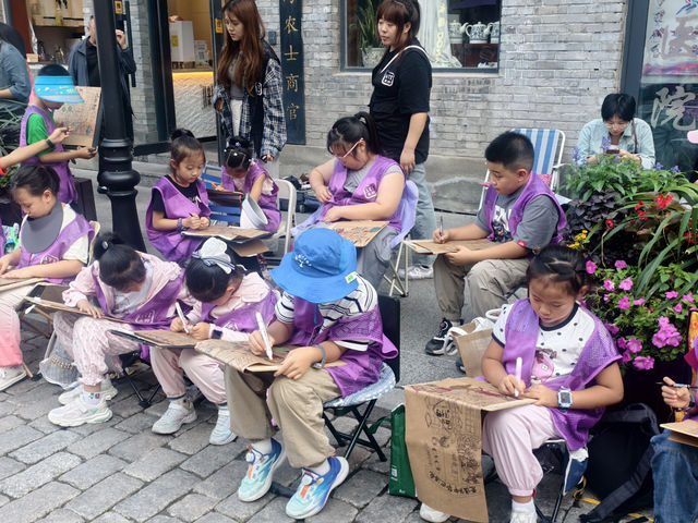 可惜了遇上正在維修中的中華巴洛克風情街