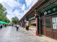 Kunming's Green Lake: Timeless Charm and Market Vibes