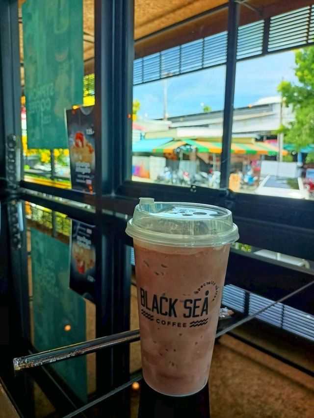 ชวนแวะชิมกาแฟแถวตลาดประมง อ่างศิลา