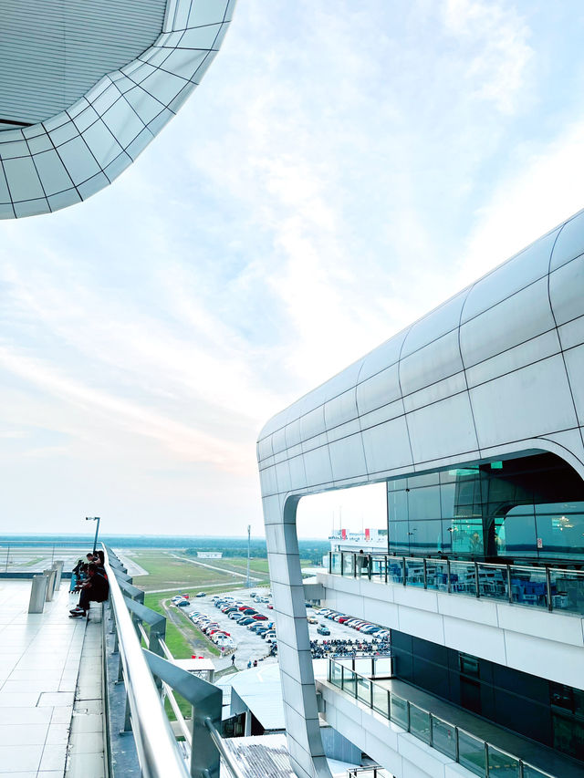 KLIA2: Modern Travel Hub with Style, Speed & Shopping Delights KLIA2: Modern Travel Hub with Style, Speed & Shopping Delights