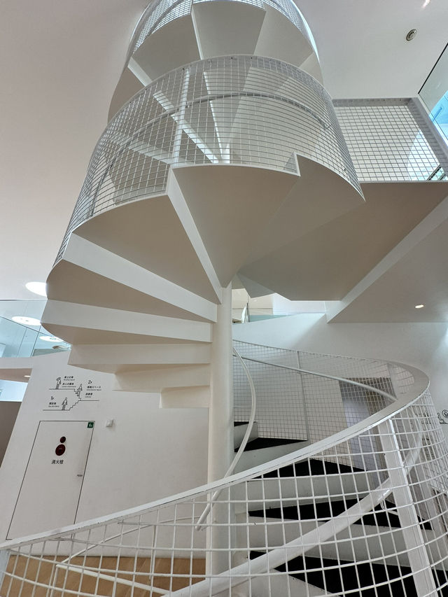 🏛 横須賀美術館（Yokosuka Museum of Art）