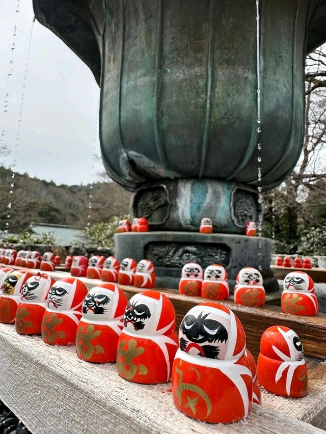 Daruma dreams and temple serenity at Katsuo-ji. 🎐🙏
