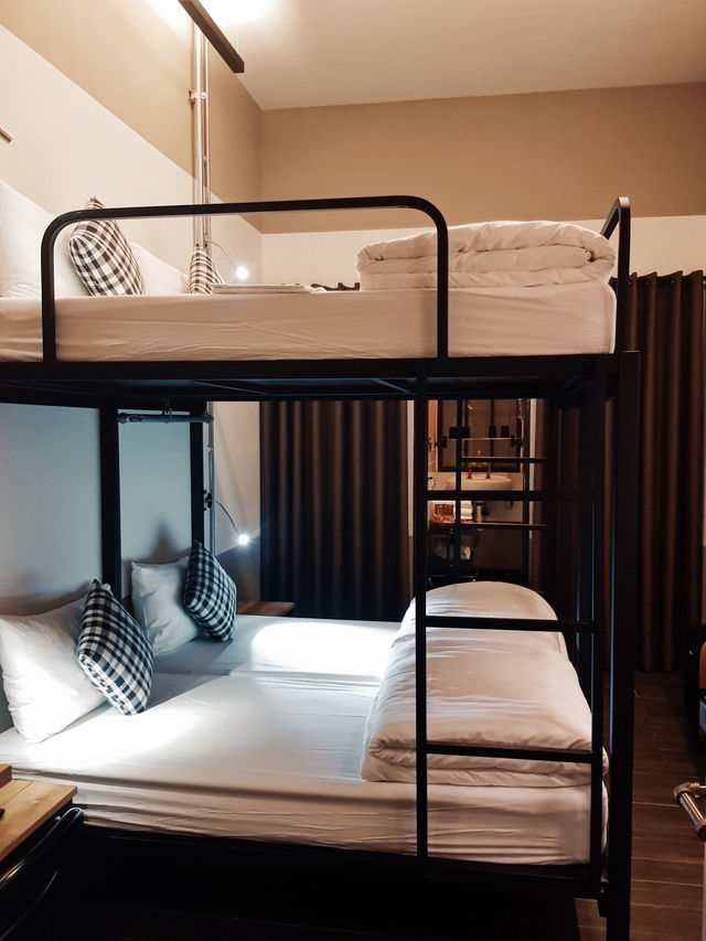 HOTEL PAPA WHALE 🐳 