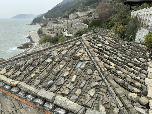 馬祖北竿｜芹壁石屋壓頂：石為瓦鎮，風為伴侶；島嶼歲月的質樸印記