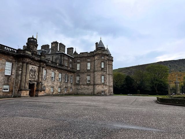 Exploring the Grandeur of Holyrood Palace: A Royal Scottish Experience