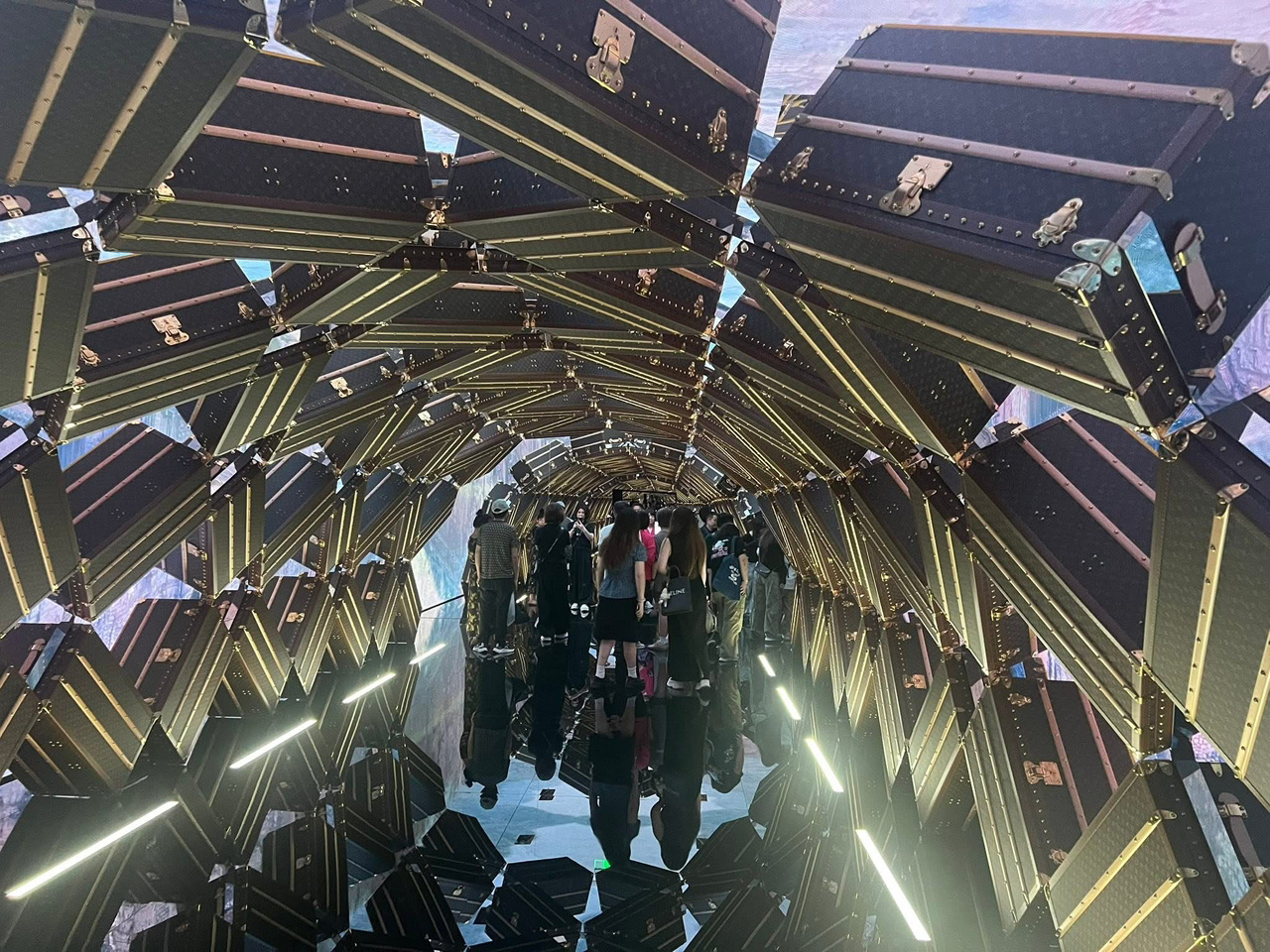 上海 LOUIS VUITTON | Trip.com 上海