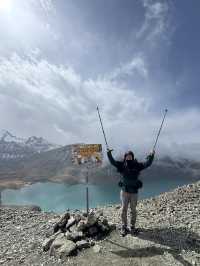 아라콜 패스에서 만세를 외치다