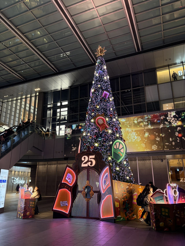 名古屋車站前金黃暴風！百貨步道銀杏滿天飛，像走進日劇