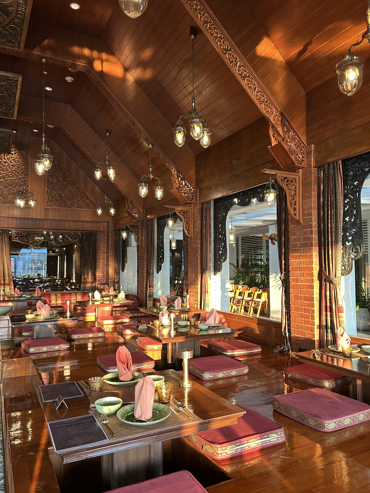[Lưu trú bên bờ sông] Xung quanh khách sạn Royal Orchid Sheraton! 3 nhà hàng và địa điểm trải nghiệm không thể bỏ lỡ 🍽️🎡✨