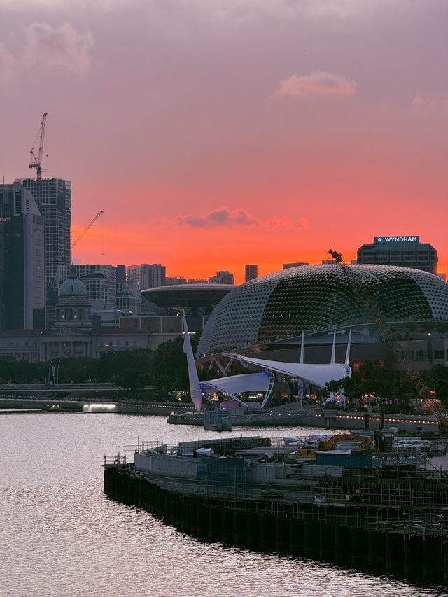šøš¬ Singaporeās ArtScience Museum & Skyline View from Helix Bridge