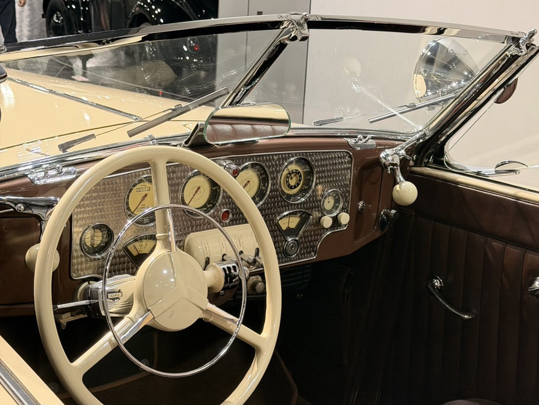 美品】Empire Art DirectのAntique Automobile？ Nagoya's perfect summer retreat for a date - the Toyota Automobile