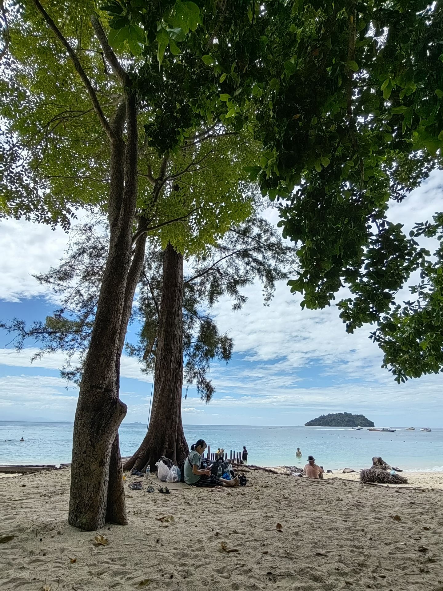 Escape to Paradise! A Fun-Filled Day at Sapi Island 🏝️