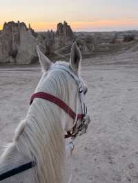 HORSERIDING IN CAPPADOCIA, WHAT AN EPIC TRAVEL MOMENT!