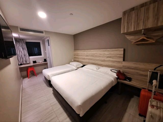 “Clean Comfort & City Access in Compact Style”
