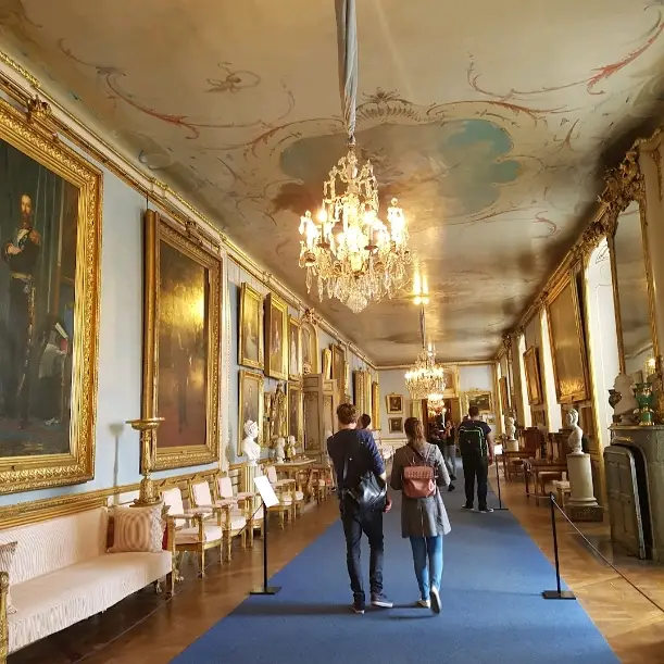 🏰 Discover the Majestic Royal Palace in Stockholm! 🇸🇪