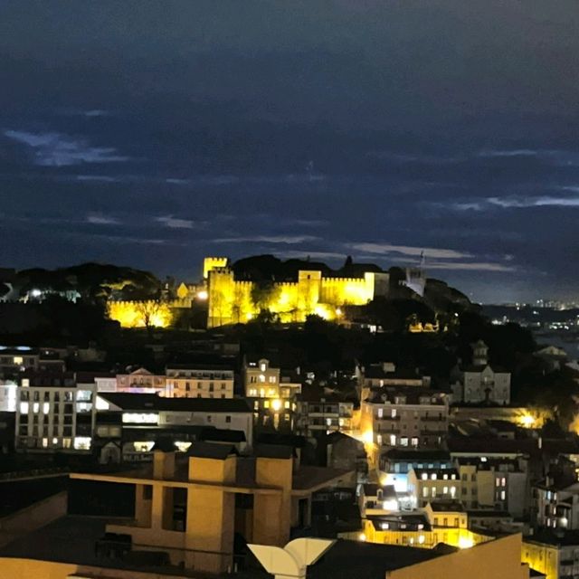 Pass through Bairro alto views!!