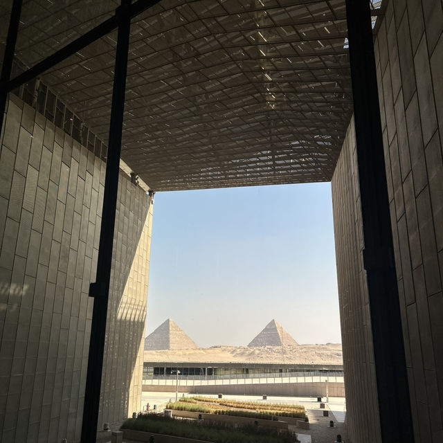 Ancient Wonders Unveiled: Giza Pyramids & the Grand Egyptian Museum