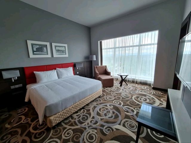 “Raia Kuching: Where Serenity Meets Convention Excellence”