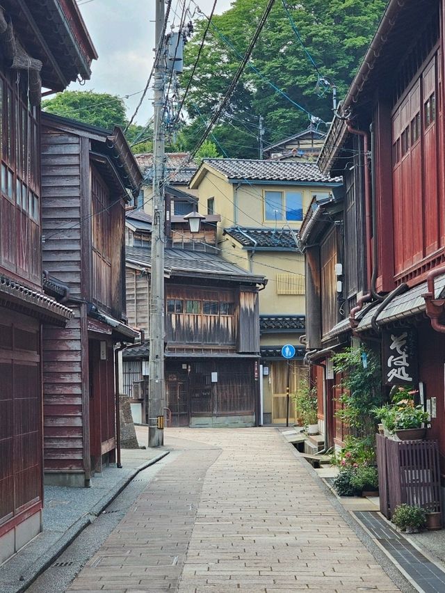 ⛪ Exploring Kanazawa’s Samurai and Geisha Districts: A Journey Through Time