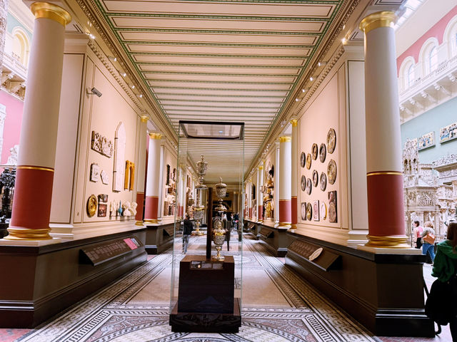 🎨🧵 Free Museum Day at the V&A London — Art, Fashion & Design Without Spending a Pound!