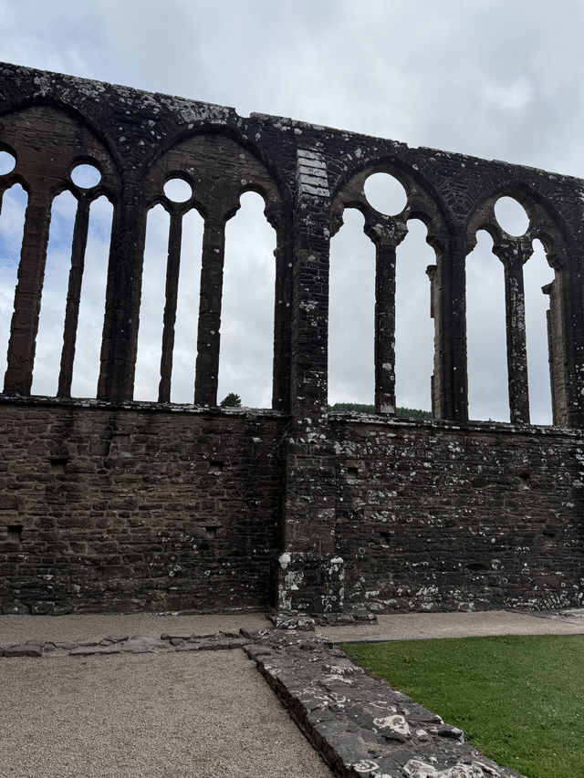 The Monumental Tintern Abbey, How Can A Ruin Be So Mesmerising?!