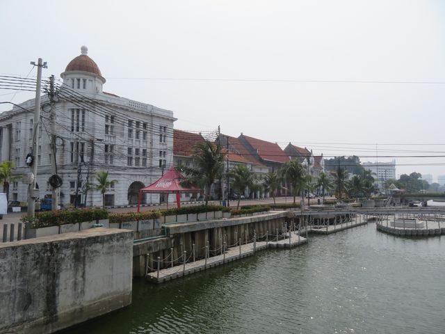 Guide to Jakarta, Indonesia — a bustling megacity full of culture, history, and modern energy 🌆✨