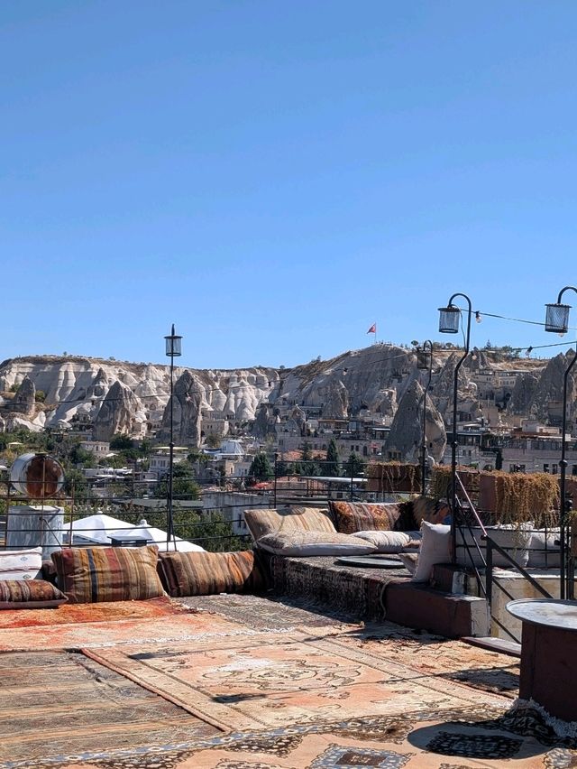 Ultimate Göreme Getaway: Sunrise, Hot Air Balloons, & Cave Cafes 🏜️🎈