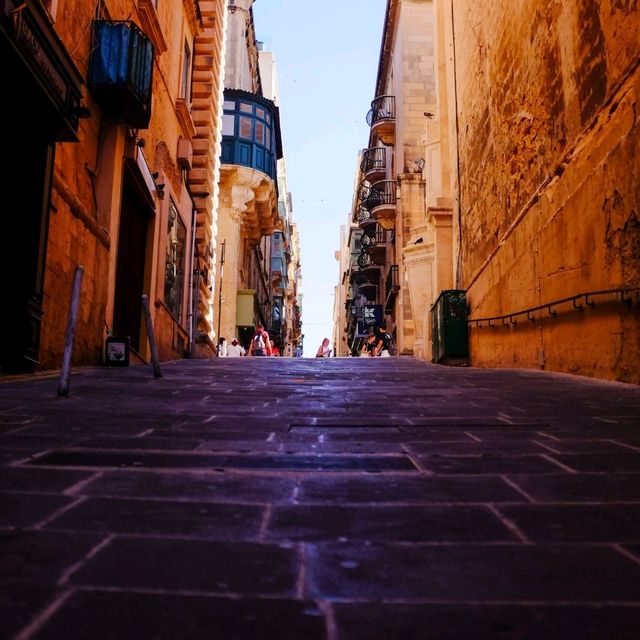Golden Paths of Valletta – Malta’s Enchanting Alleys 🌞🏛️