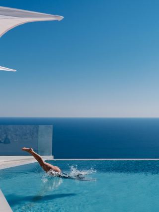 🌊 17 hotels with pools that make you want to buy a ticket