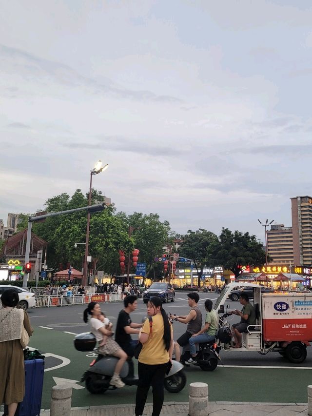 佛山祖廟站▪︎一出超近的幾個商場-隨意一個方向都有
