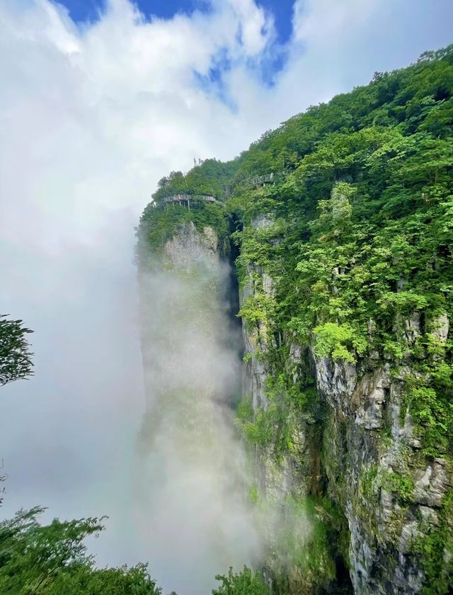 想要一睹中國最美山水的風采嗎？那就來張家界吧！