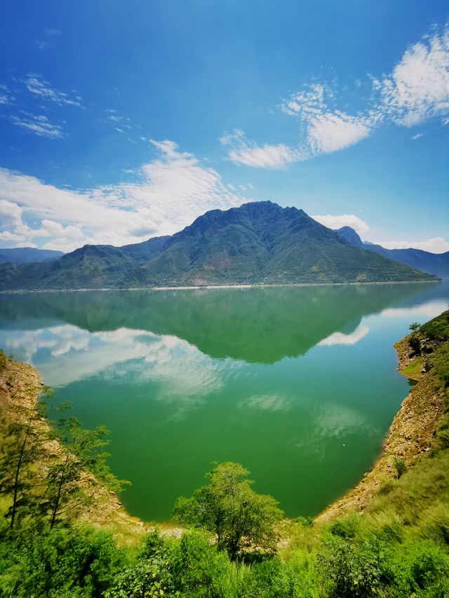 四川最美公路上的一顆翡翠——漢源湖泊