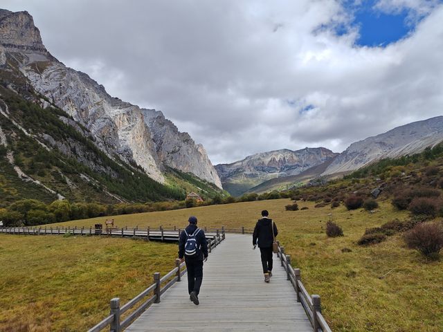 今天進亞丁，旅途更在意身心愉悅，果斷pass掉海拔4600↑的五色海和牛奶海