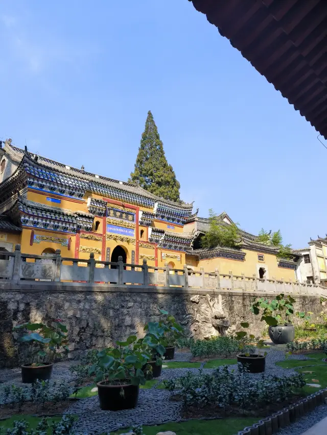 Huangmei Wuzu Temple