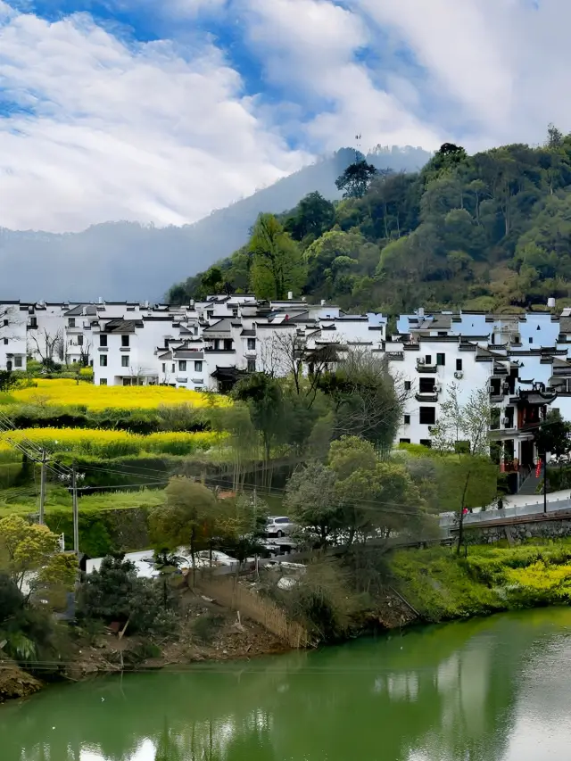 人間忽晚，千年汪口山河已秋，回望一眼無盡鄉愁