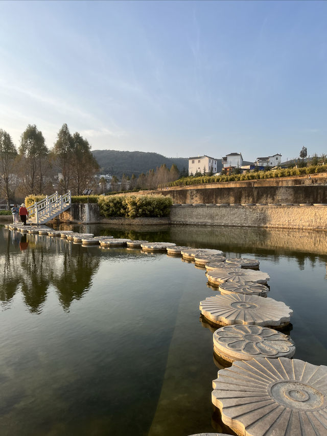 來彌勒市，遊彌勒寺