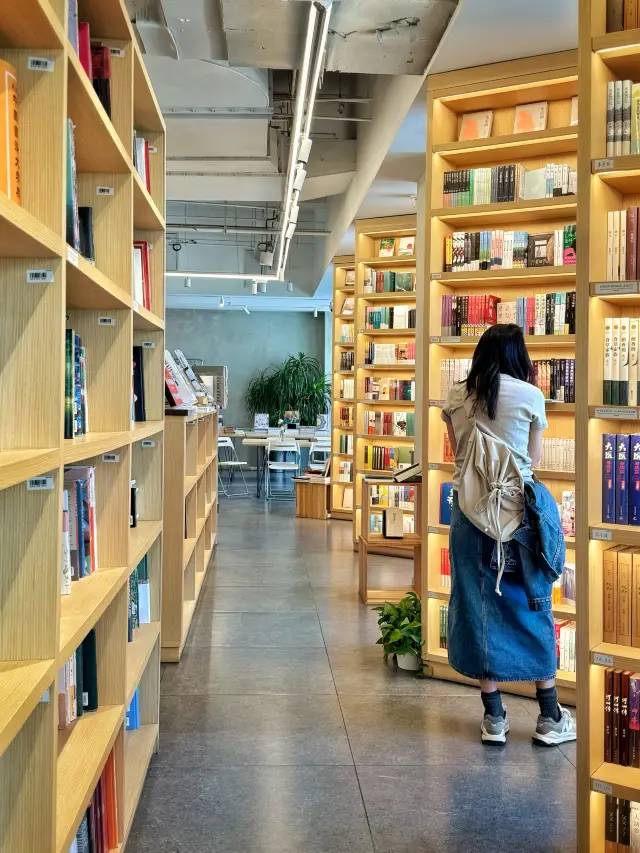 京都で最も美しい文芸書店｜三里屯PAGEONE