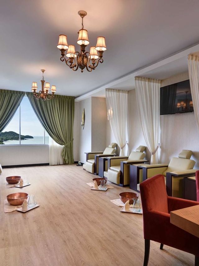 🌟 Penang's Luxe Retreat: Lexis Suites Spotlight 🌊