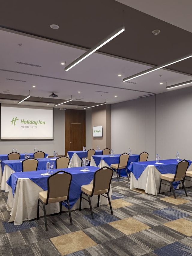 🌟 Quito's Comfy Stay: Holiday Inn Airport Highlights ✈️🛏️